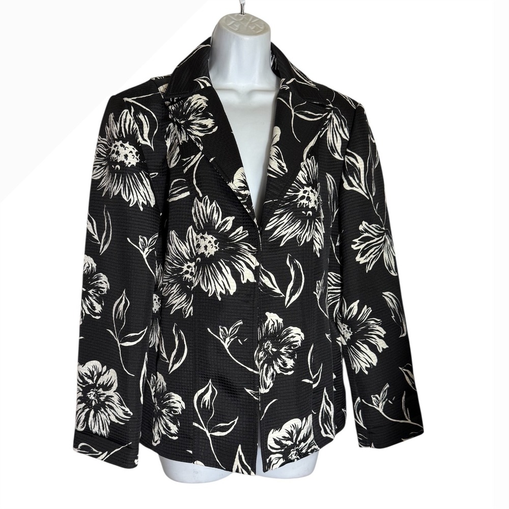 Chico's Blazer Size 12 (Chico's size 2) Floral Jacket Black White Bold Flowers